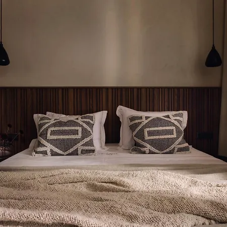 Valerozo - Exclusive Beachside Experience Amoudi