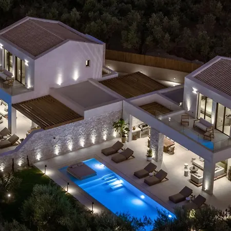 Villa Valerozo - Exclusive Beachside Experience *